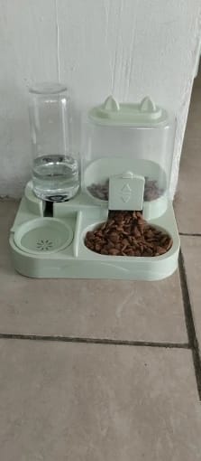 Customer photo review of Dispensador de Agua y Comida para gatos 2 en 1 para Mascotas Grandes