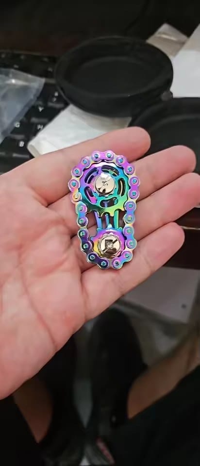 Customer photo review of Fahrradketten Finger Spinner Zappelspielzeug | Leise Fokushilfe Kinder Zahnrad Design