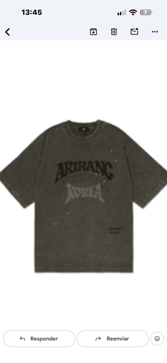 Customer photo review of BTS - ARIRANG WORLD TOUR OFFICIAL COMMEMORATIVE MD S/S T-SHIRT KOREA