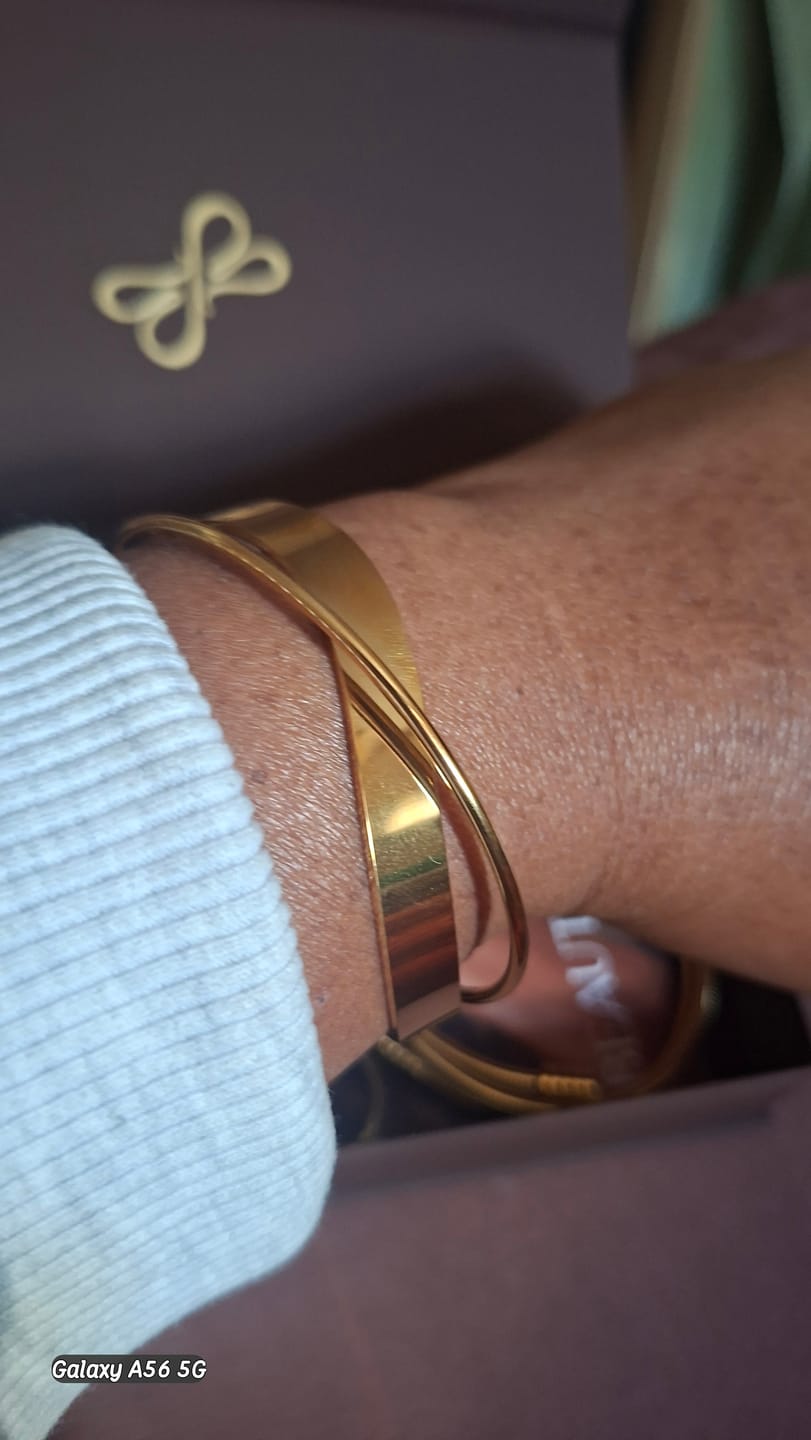 Customer photo review of Eve Gold Bangle