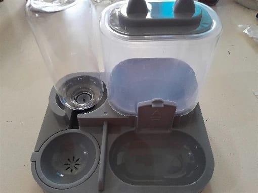Customer photo review of Dispensador de Agua y Comida para gatos 2 en 1 para Mascotas Grandes