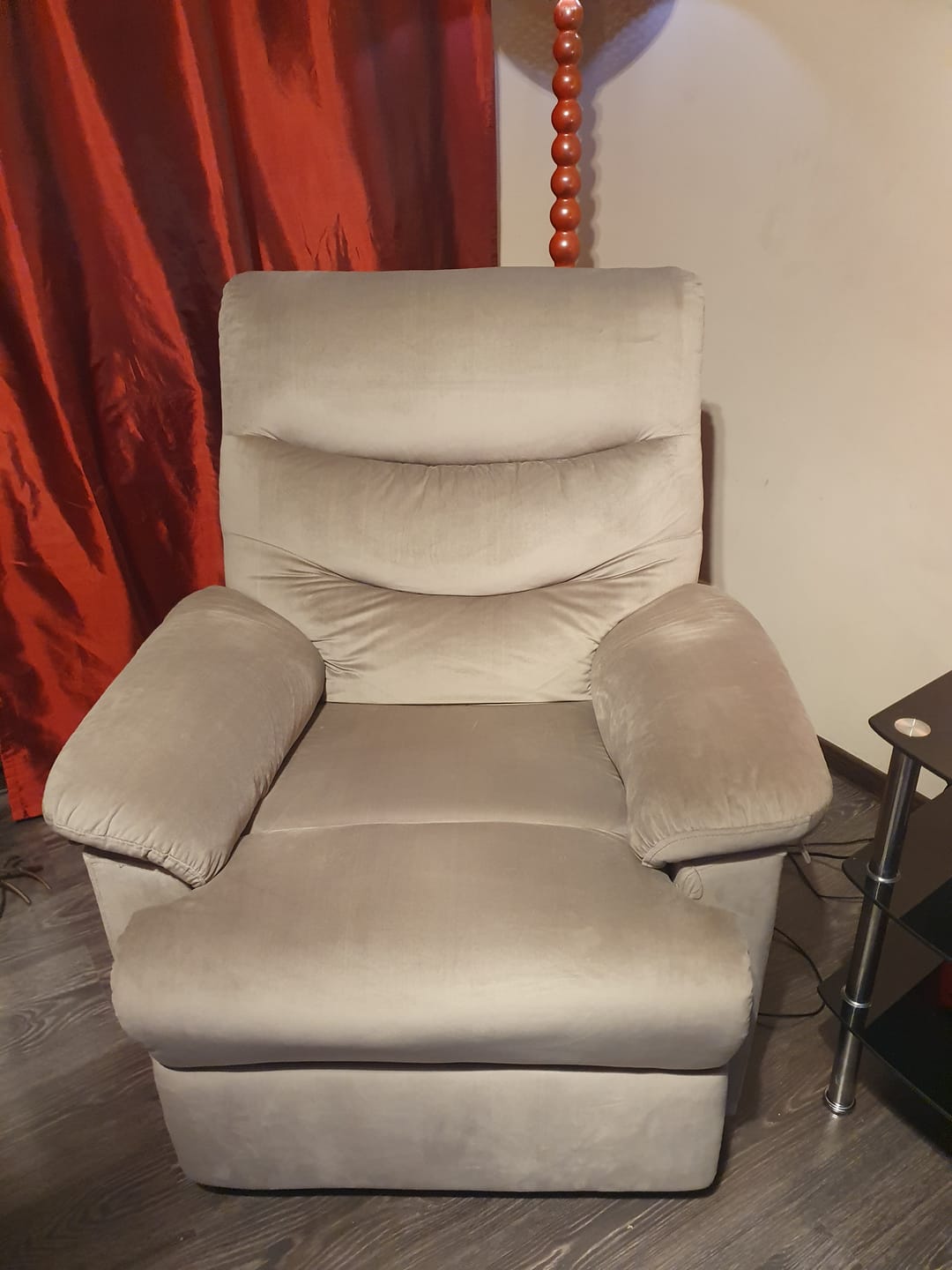 Customer photo review of Fotoliu cu recliner DRAGER, bej/negru, stofa catifelata/metal, 88x90/160x105 cm