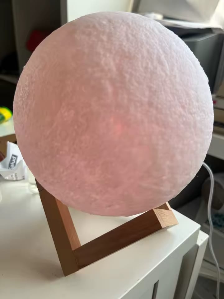 Customer photo review of SÉLÈNE™ — Lampe Lune 3D