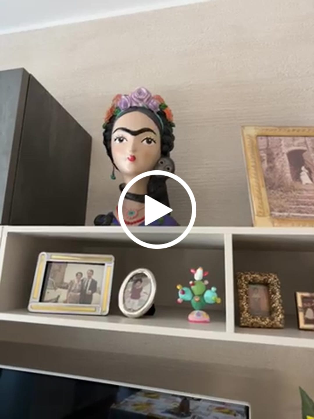 Customer video review of Busto Donna con Scimmietta in Resina H. 38 cm