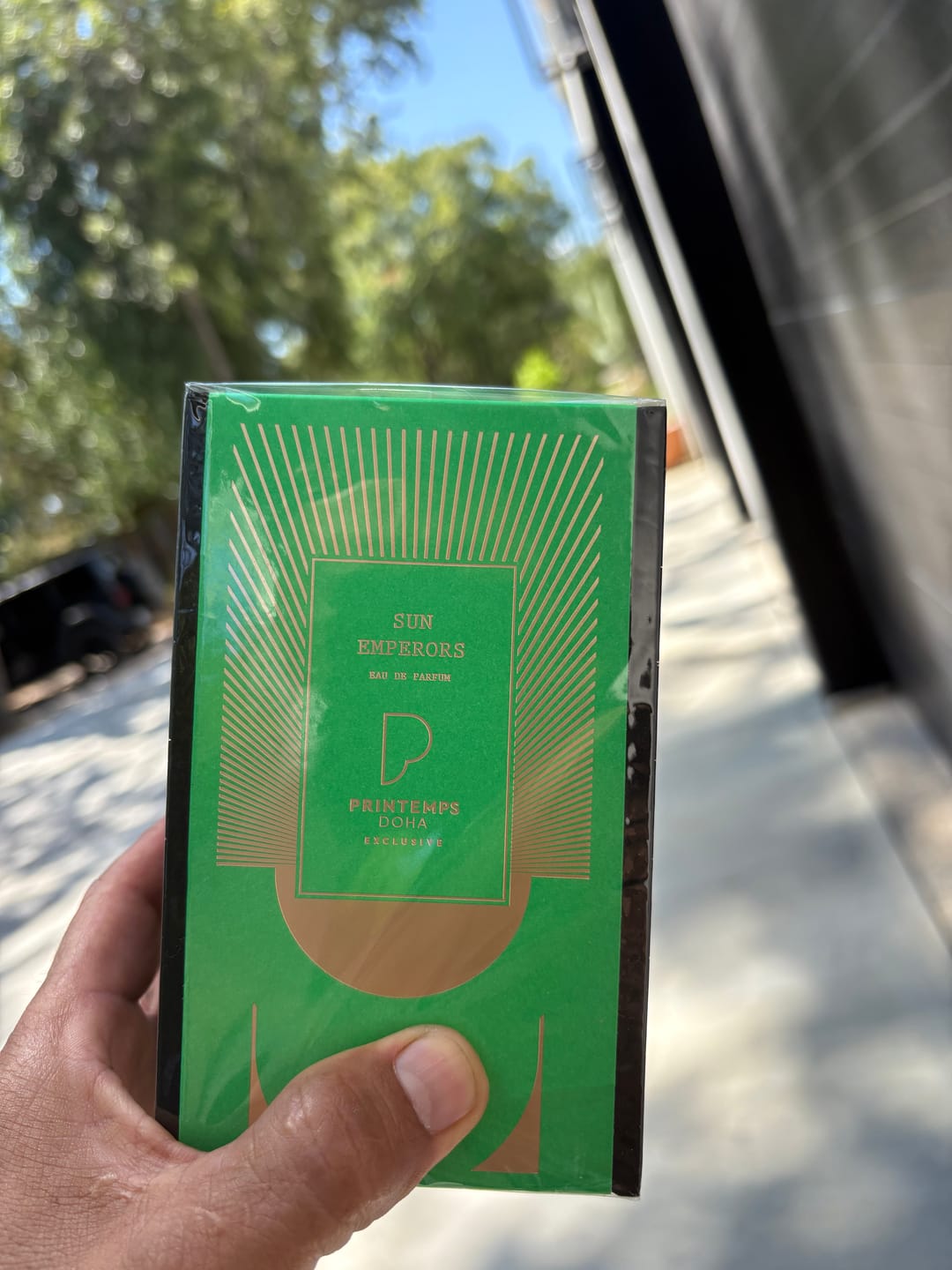 Customer photo review of Sun Emperors | Oriental Woody Tobacco | Retail