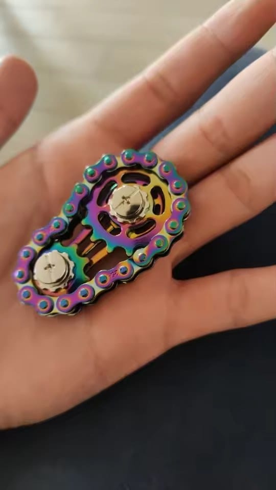 Customer photo review of Fahrradketten Finger Spinner Zappelspielzeug | Leise Fokushilfe Kinder Zahnrad Design