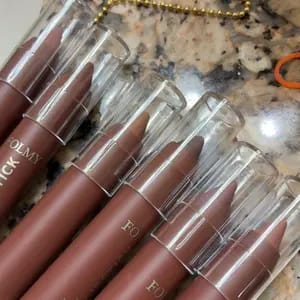 Customer photo review of Lunga Durata Rossetto Opaco Set 6 Pezzi Resistente All’Acqua