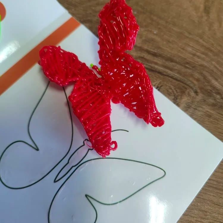 Customer photo review of Kit de Lápiz 3D — Crea tus propias figuras