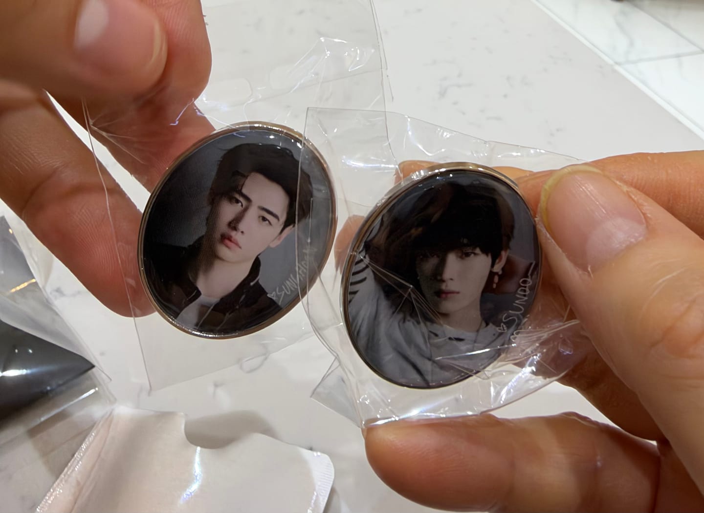 Customer photo review of [PRE-ORDER] Enhypen - [ENHYPEN VR CONCERT: DESTINY] AR BADGE