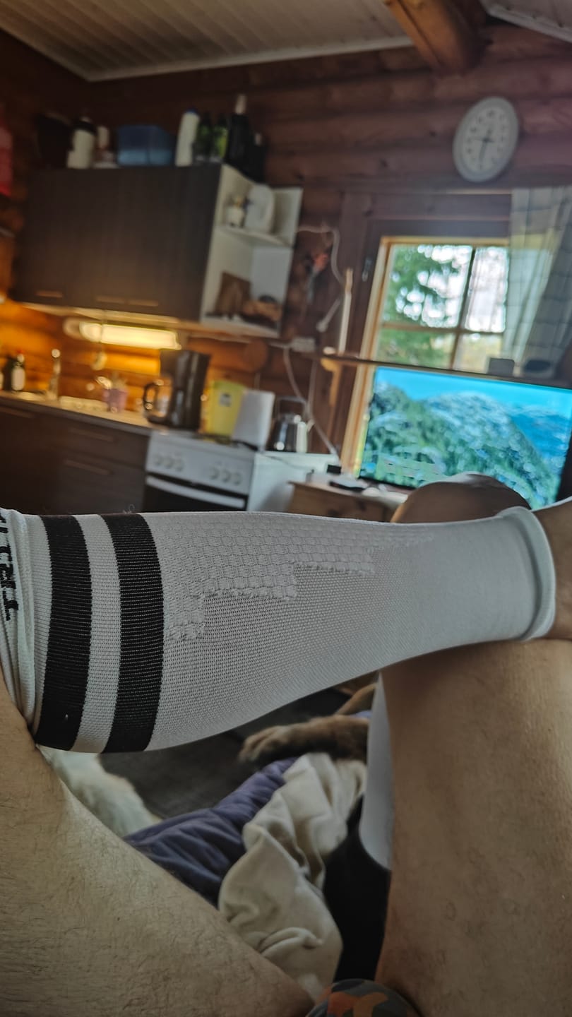 Customer photo review of eXtend High – Kompressiosäärystimet – Valkoinen/Musta