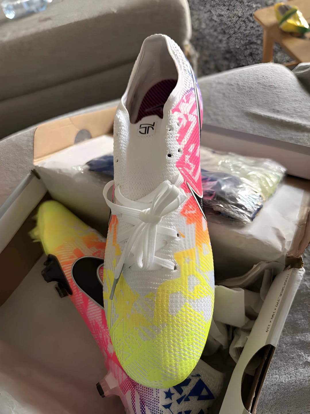 Customer photo review of Neymar Jr. x Mercurial Vapor 13 Elite FG 'Jogo Prismatico'