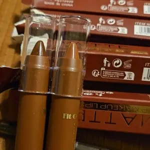 Customer photo review of Lunga Durata Rossetto Opaco Set 6 Pezzi Resistente All’Acqua