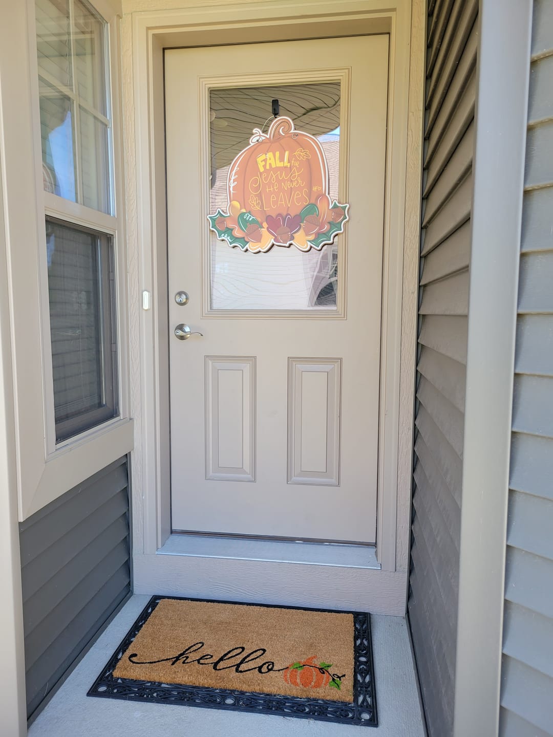 Customer photo review of Fall For Jesus Thanksgiving Pumpkin Door Hanger