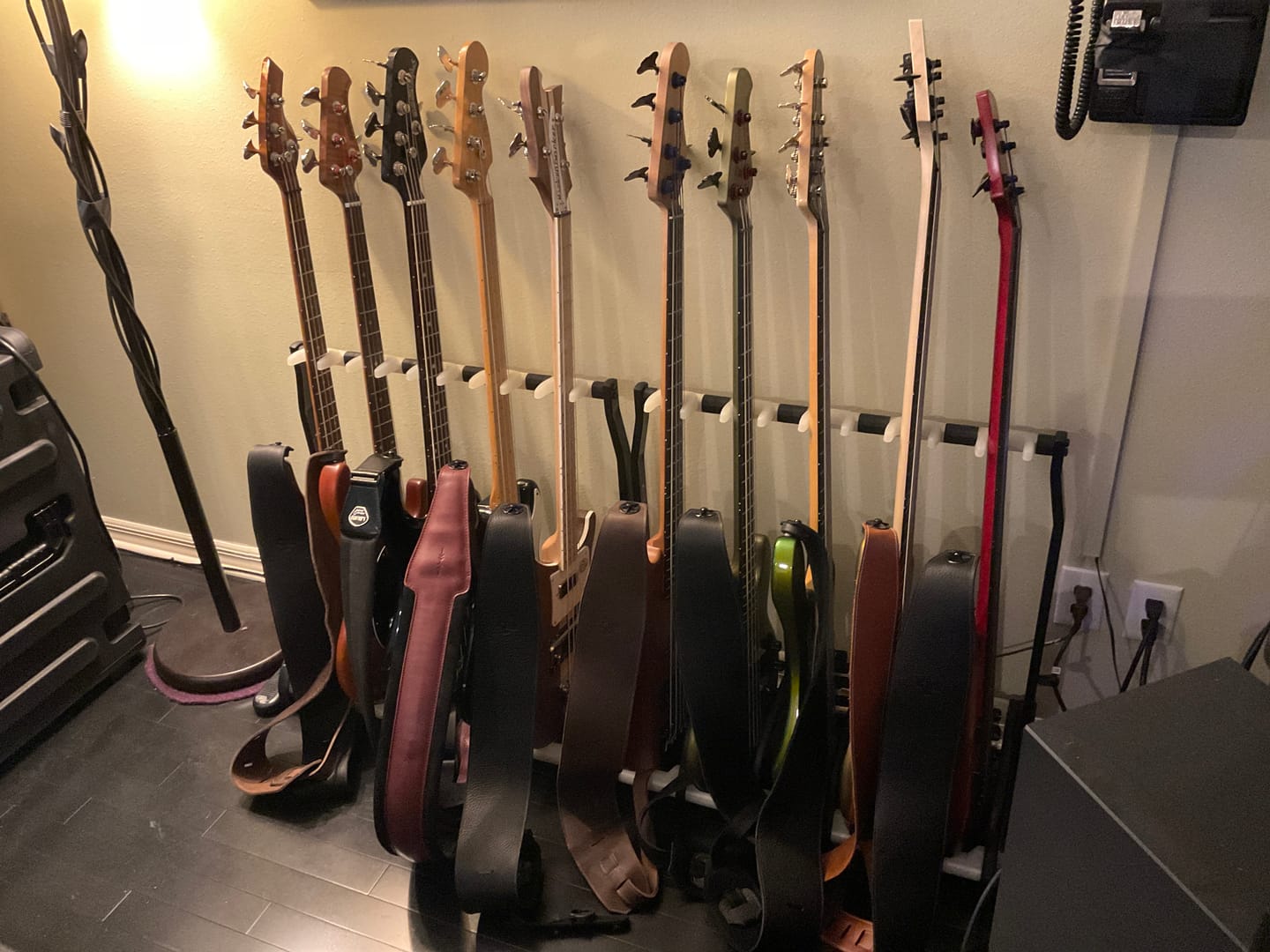 Customer photo review of K&M Five Electric Guitar Stand Guardian 5 - Black/Translucent