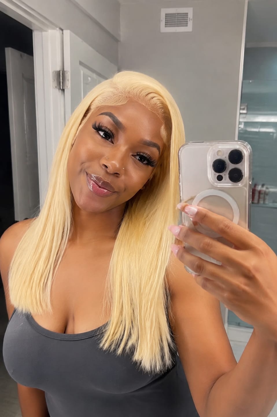 Customer photo review of Luvwin 13x4 Pre-cut Lace 613 Blonde Color Silky Straight Wig 100% Human Hair