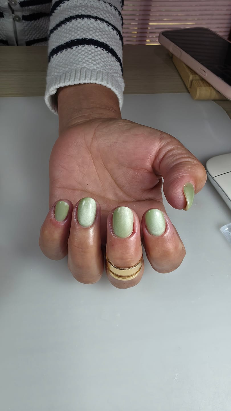 Customer photo review of Semilac 732 Pistachio Latte Gloss UV Gel Polish