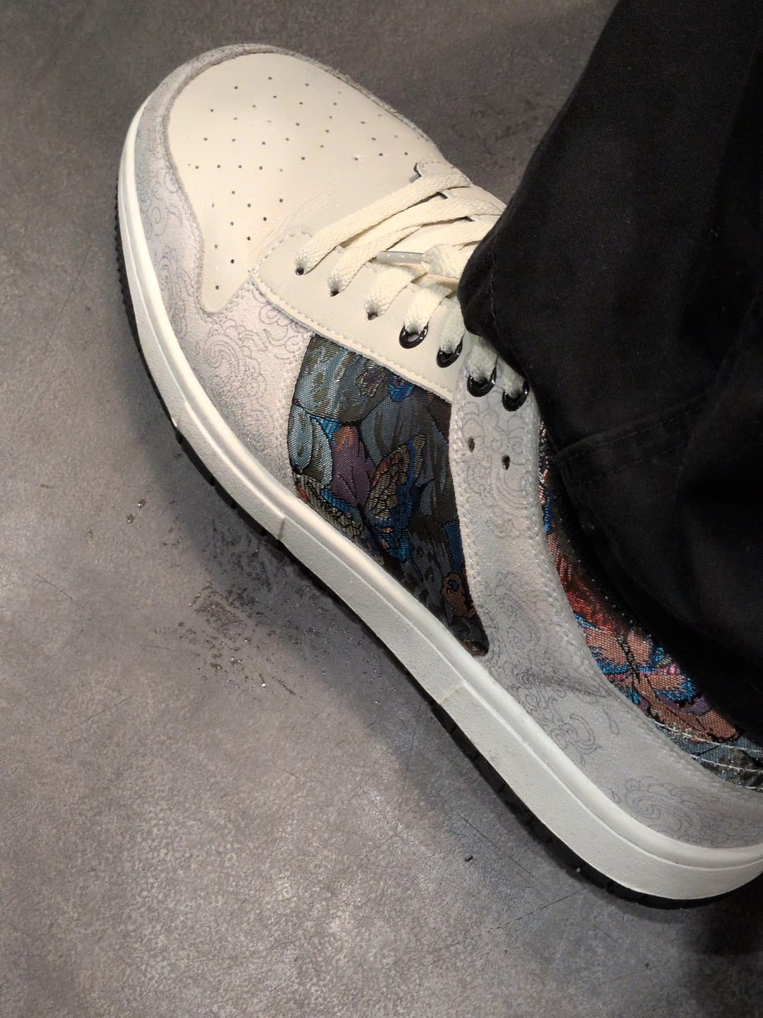 Customer photo review of Dunhuang Mythos Sneakers