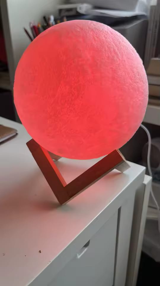 Customer photo review of SÉLÈNE™ — Lampe Lune 3D