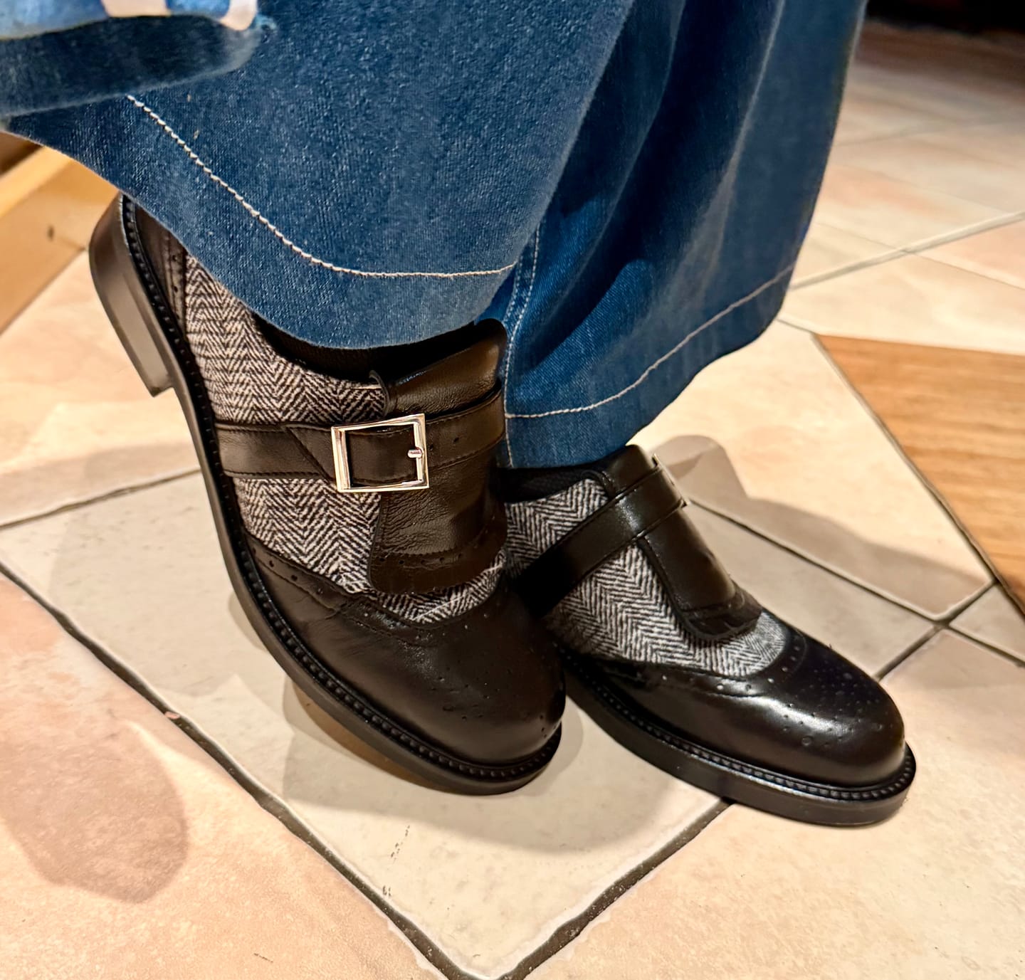 Customer photo review of Ops Black scarpa bassa in nappa nera e velluto stampato artigianale toscana