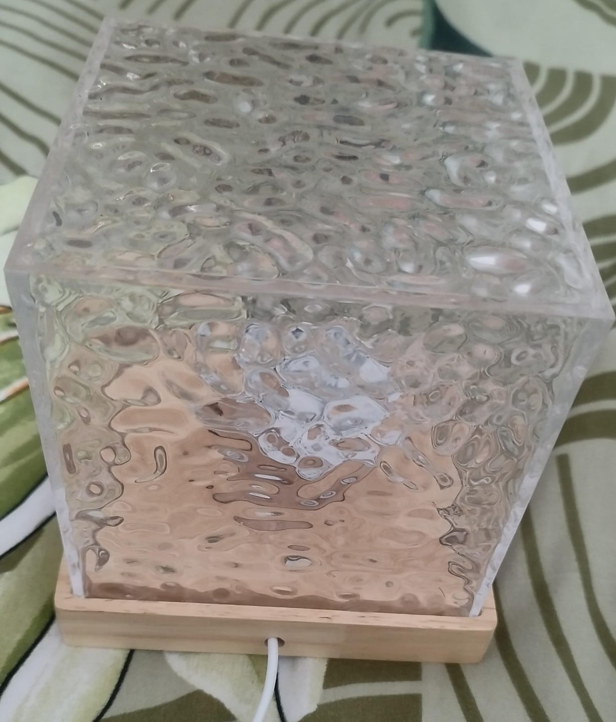 Customer photo review of Wave Lamp, Wave Light Cube, Aurora Glow Lamp Crystal Night Light, Romantic Lamp for Room Decor, LED Wave Lights, Room Decor for Kids