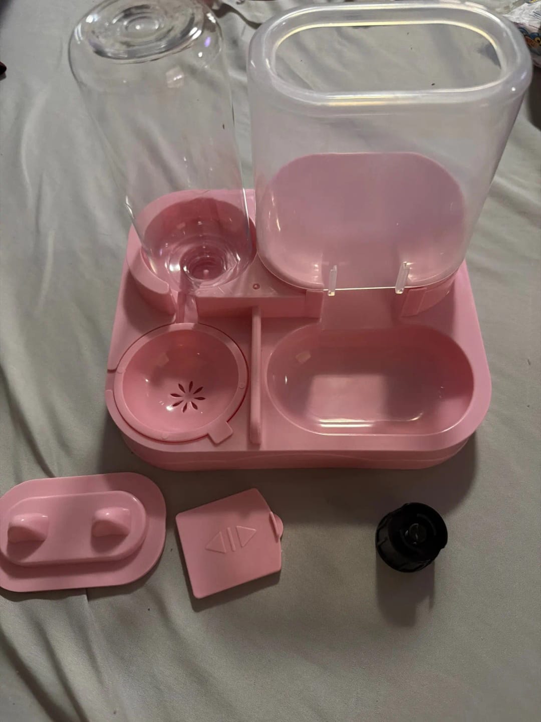 Customer photo review of Dispensador de Agua y Comida para gatos 2 en 1 para Mascotas Grandes