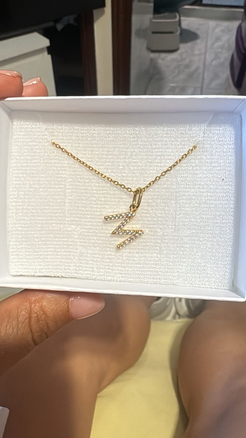 Customer photo review of Collar Dorado Inicial Con Zirconias