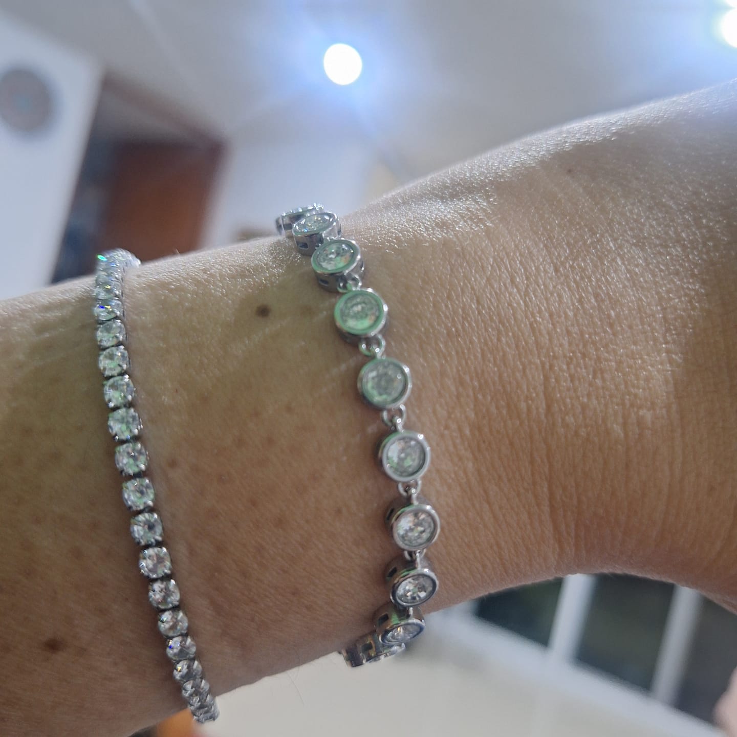 Customer photo review of Pulsera Barnett Plata + Zirconia