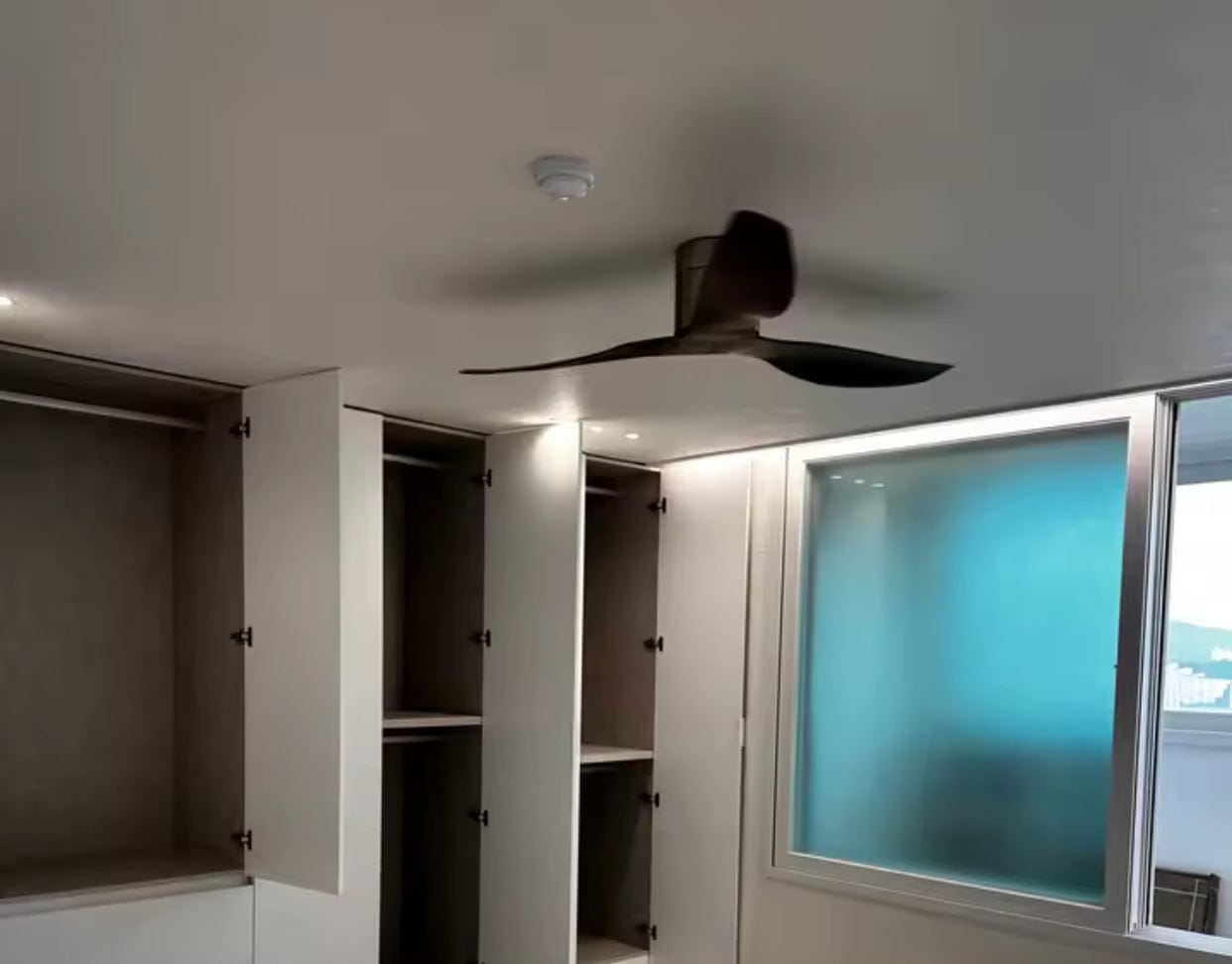 Customer photo review of Ventilateur Plafond Silencieux Ultra-Plat avec Moteur DC – Diamètre 106 cm / 132 cm