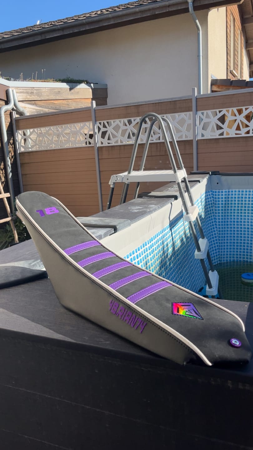 Customer photo review of Housse De Selle - FIFTY HOLOGRAPHIQUE - Violet