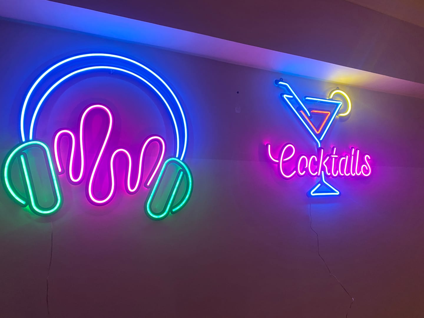 Customer photo review of Cocktail Neon Tabela