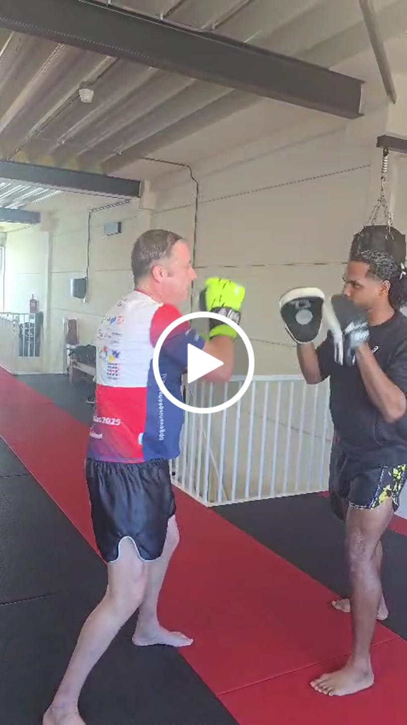 Customer video review of Bokshandschoenen Rival Evolution RS11V Sparring Lime