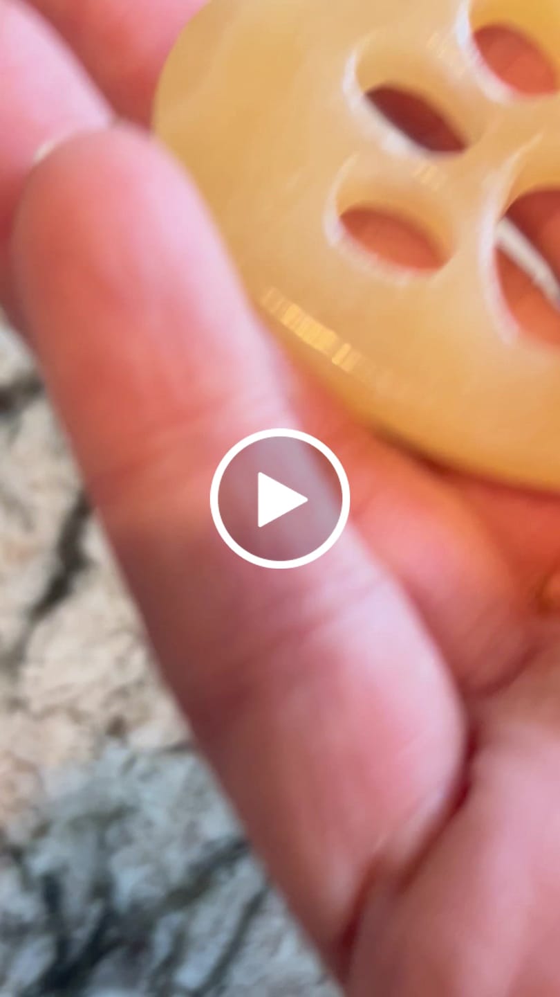 Customer video review of Natural Crystal Heart Cat Paw Carving
