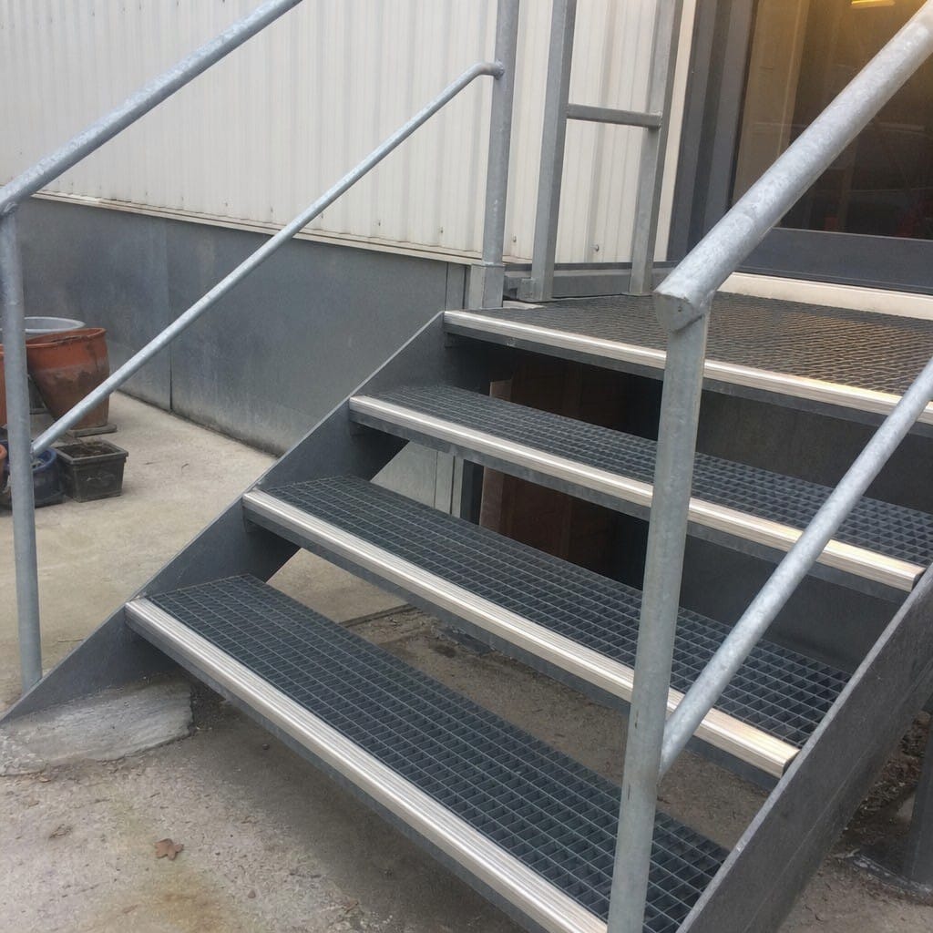 Customer photo review of Castellated Aluminium Stair Nosing 3mm 71mm Tread