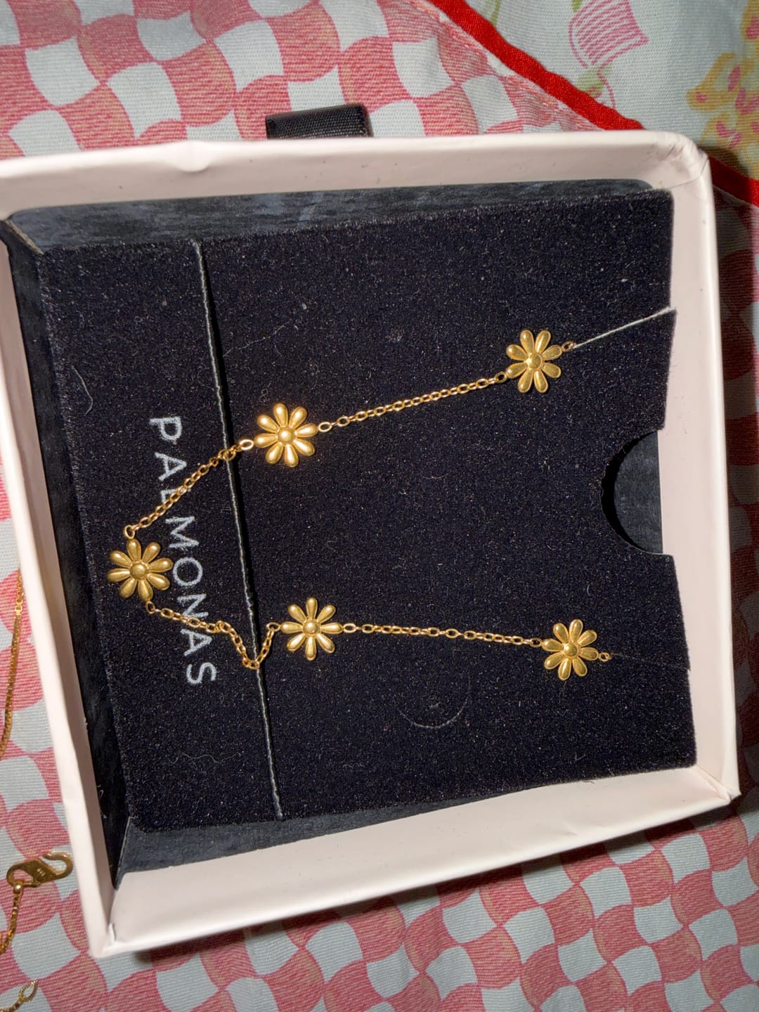 Customer photo review of Daisy Flower Necklace