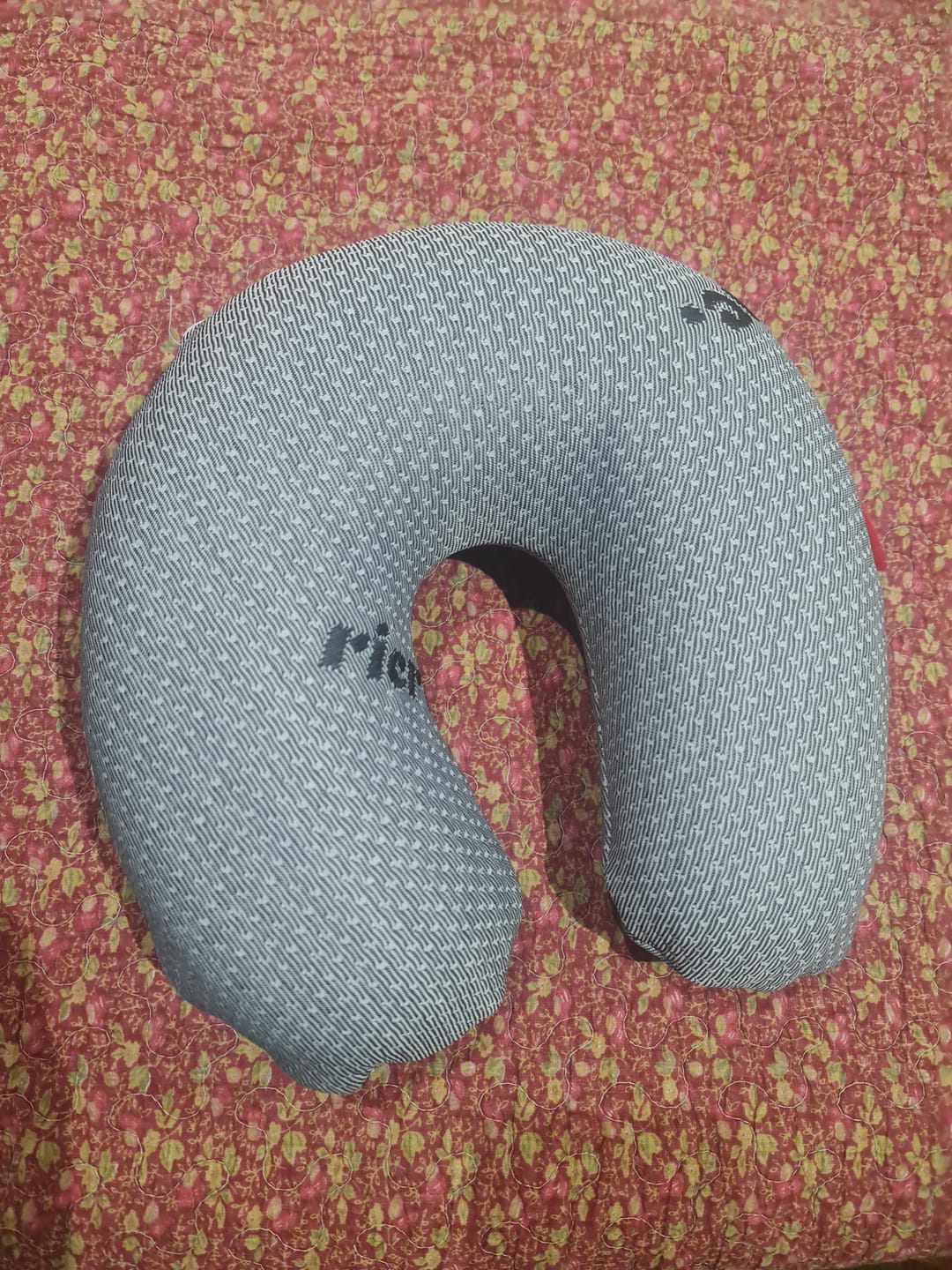 Customer photo review of Rido- Neck Travel Pillow