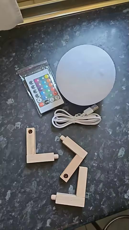 Customer photo review of SÉLÈNE™ — Lampe Lune 3D