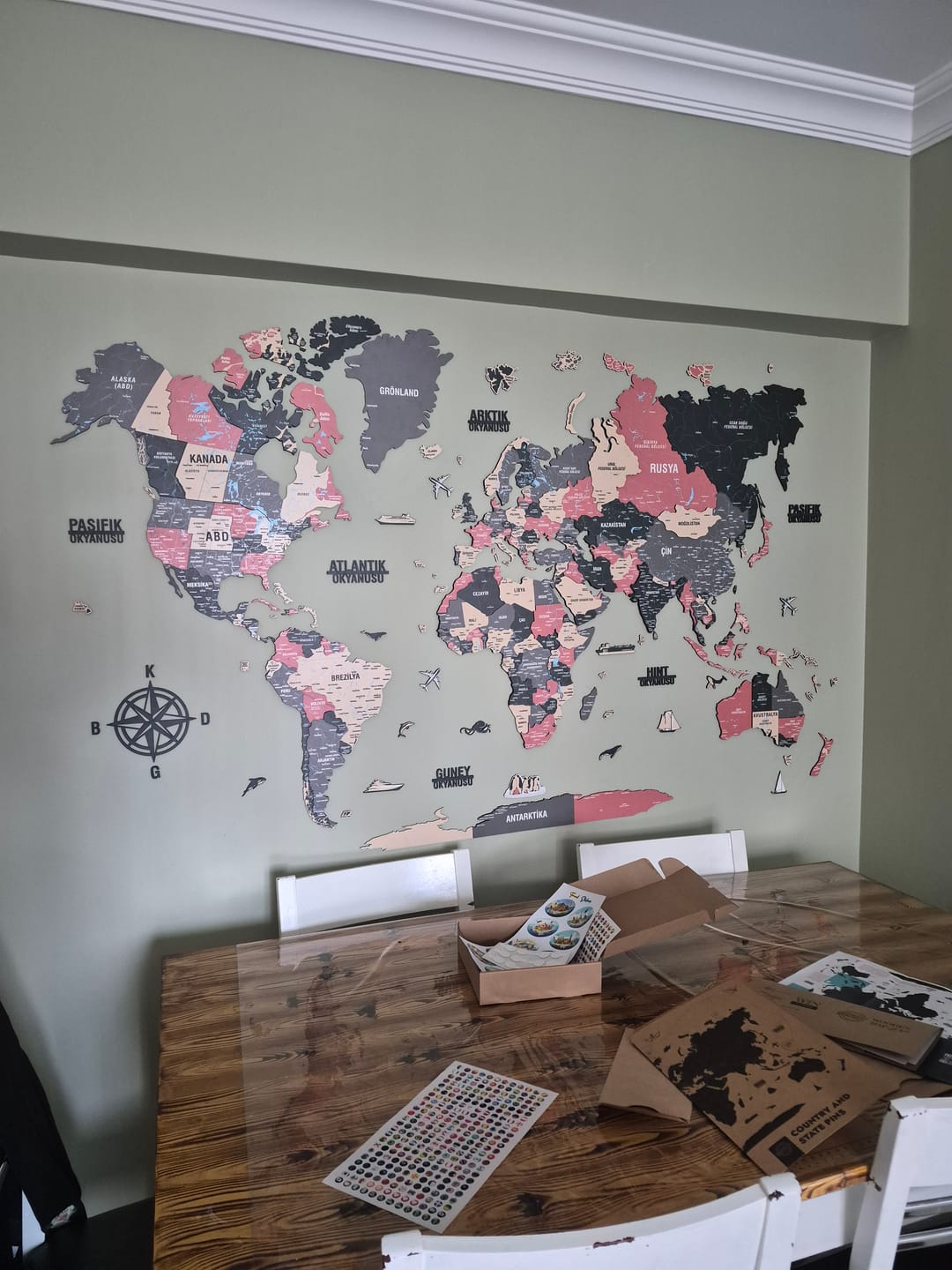 Customer photo review of Renkli Baskılı 3D Ahşap Dünya Haritası (Sage)