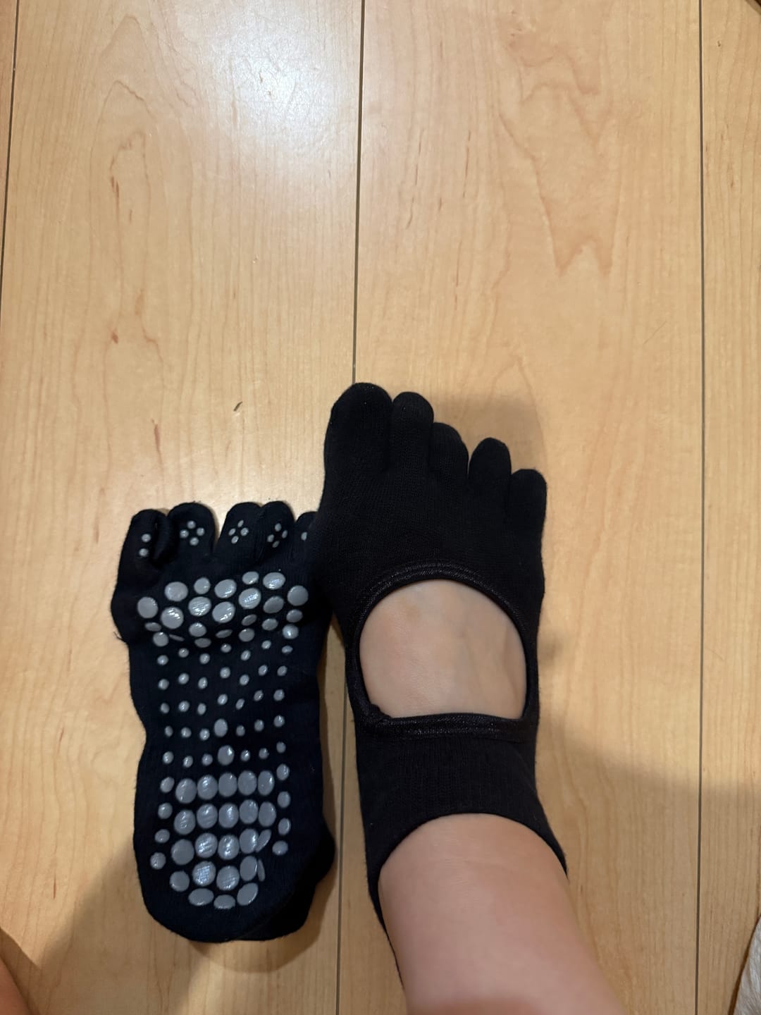 Customer photo review of ZOMIGEN｜穴あきデザイン 5本指ヨガソックス10色