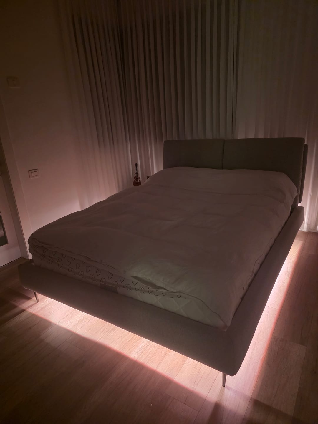 Customer photo review of Philips Hue Essential Lightstrip 10m Gradient – פס תאורה חכם צבעוני גמיש (10 מטר)