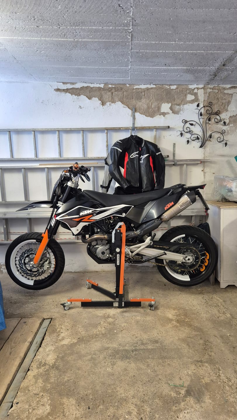 Customer photo review of 50/50 Supermoto Wheel Graphics