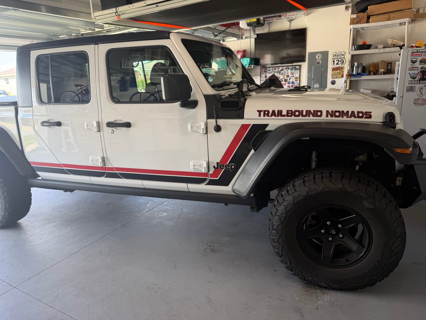 Customer photo review of Scrambler Style Stripe Kit for Jeep Gladiator