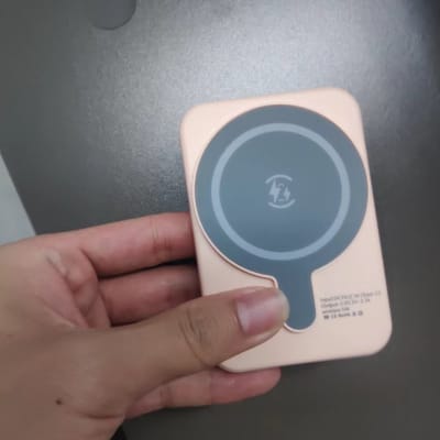Customer photo review of MagCharge Mini – המטען הנייד שנצמד לטלפון ומטעין בלי כבל