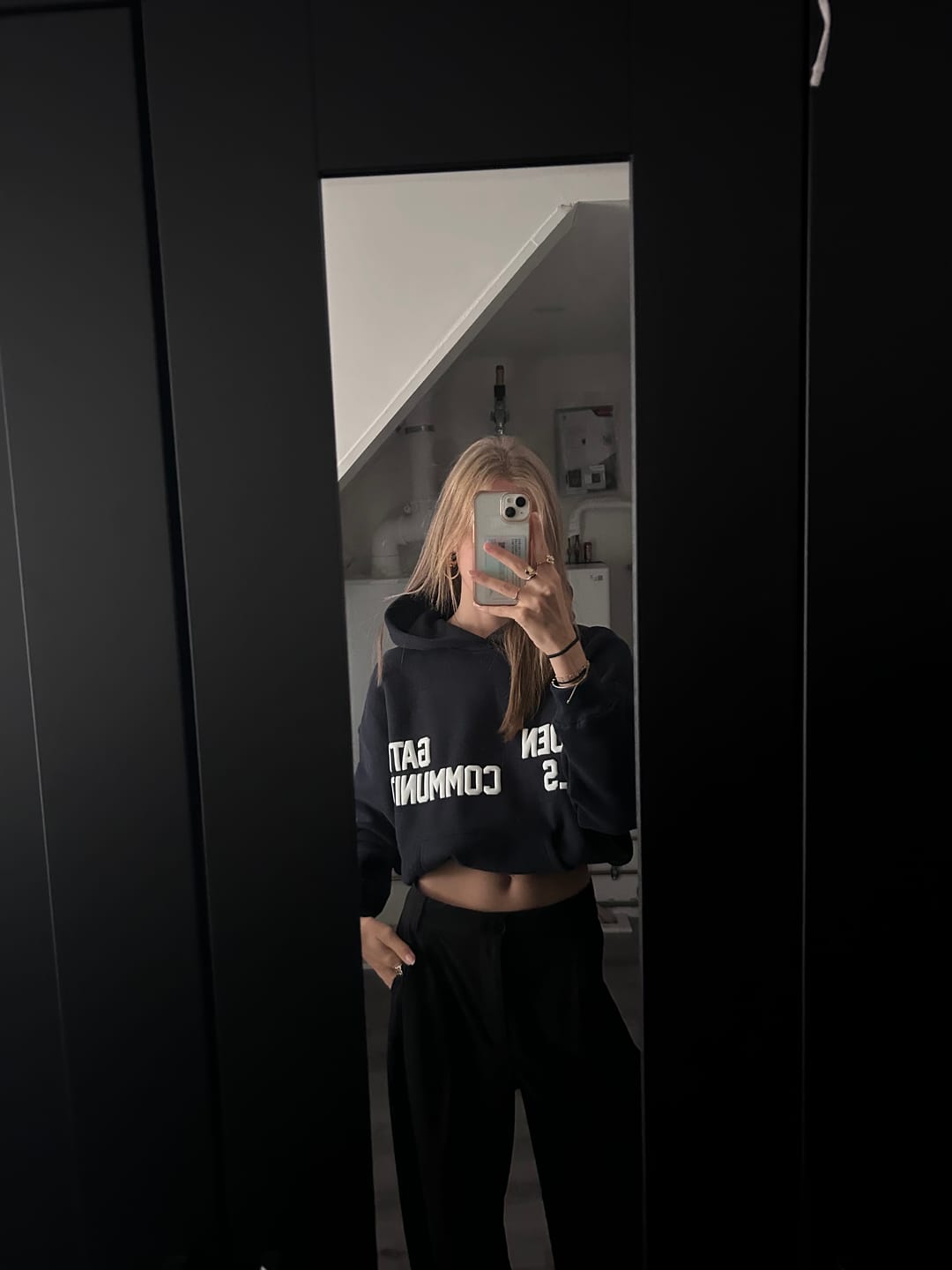 Customer photo review of GATED COMMUNITY HOODIE NAVY