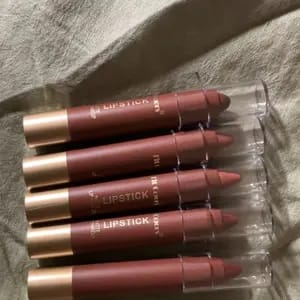 Customer photo review of Lunga Durata Rossetto Opaco Set 6 Pezzi Resistente All’Acqua