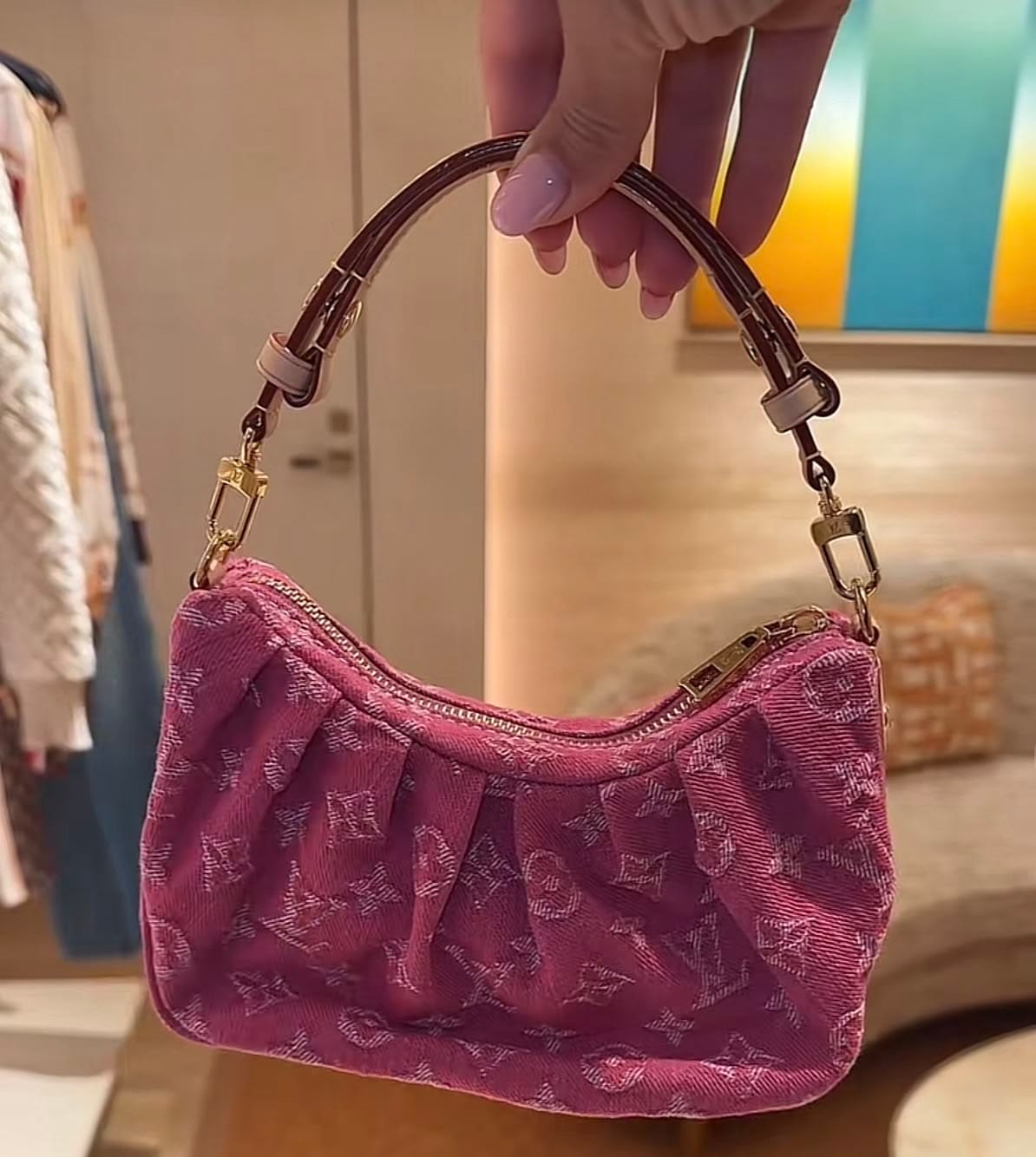 Customer photo review of Pochette Valley Bag