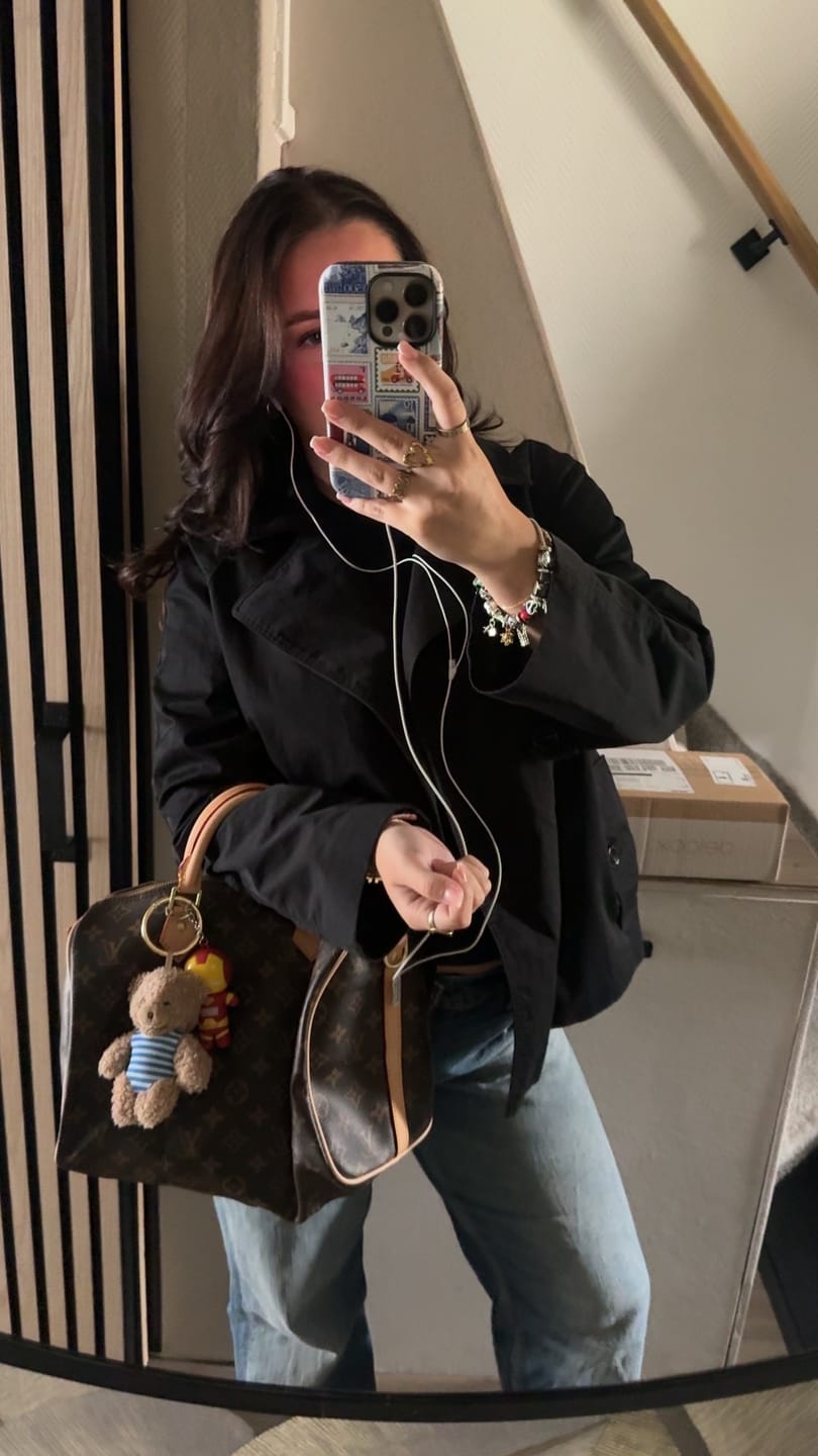 Customer photo review of GATED COMMUNITY HOODIE NAVY