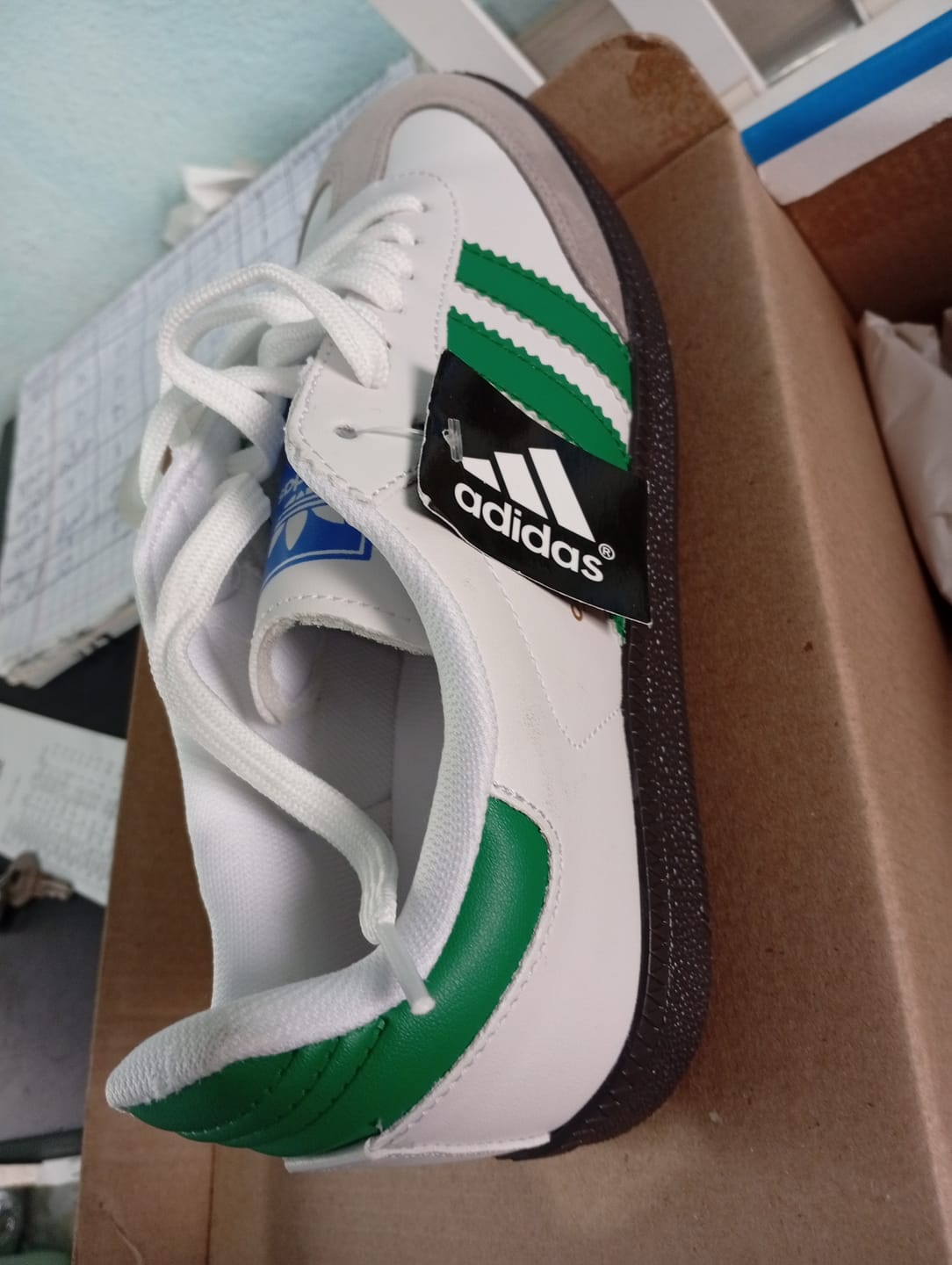 Customer photo review of Tenis Smb OG Blanco Verde
