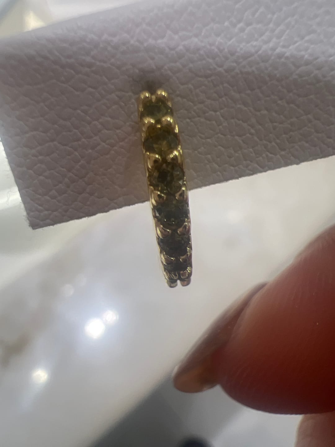 Customer photo review of Par Arracada Zirconias Birthstone Dorada