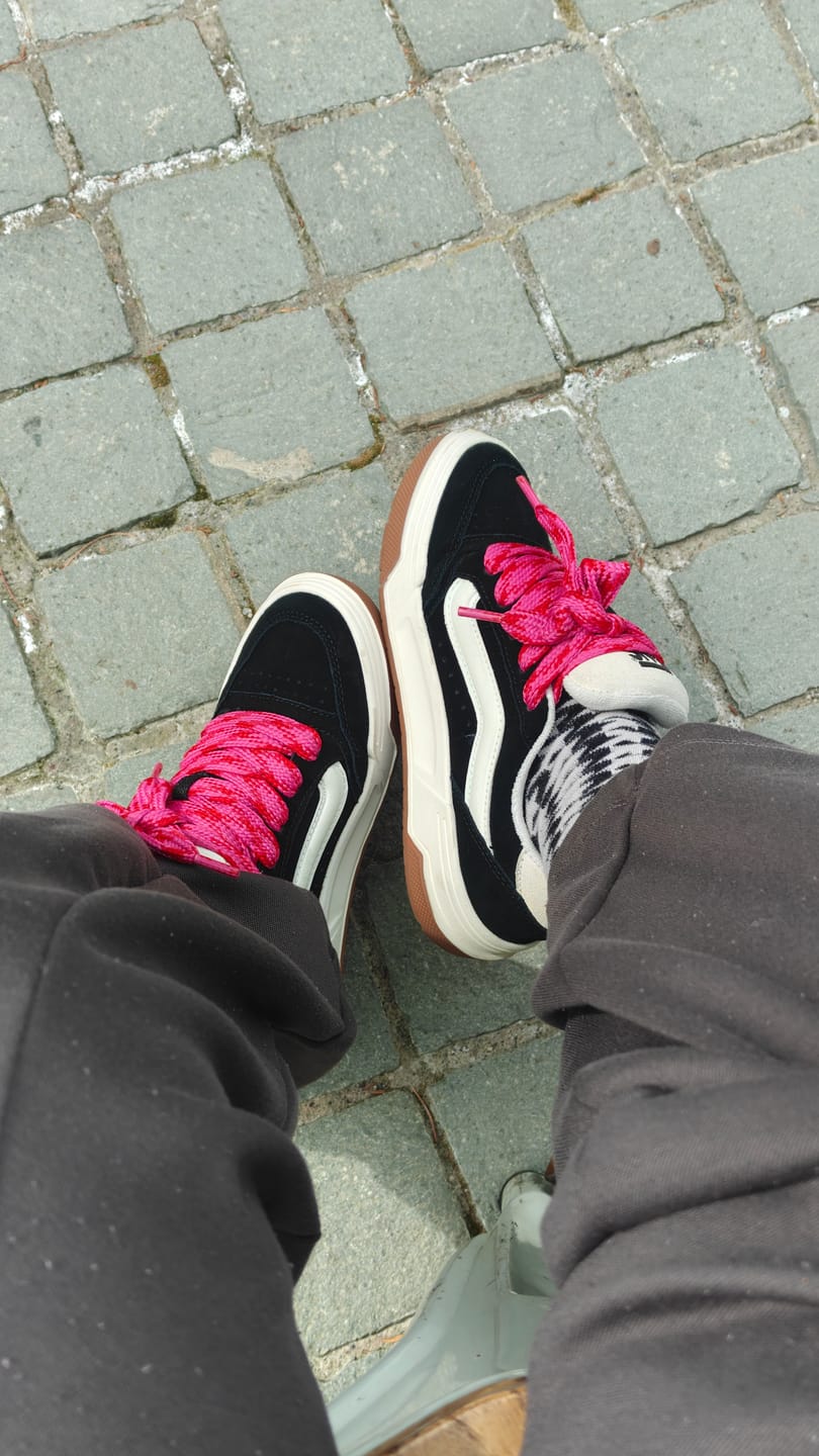 Customer photo review of Zapatillas Vans Hylane Sue Mujer Negro