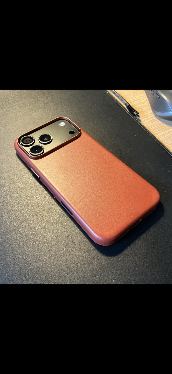 Customer photo review of iPhone 18 Pro Max Leather Case - MagSafe - Umber